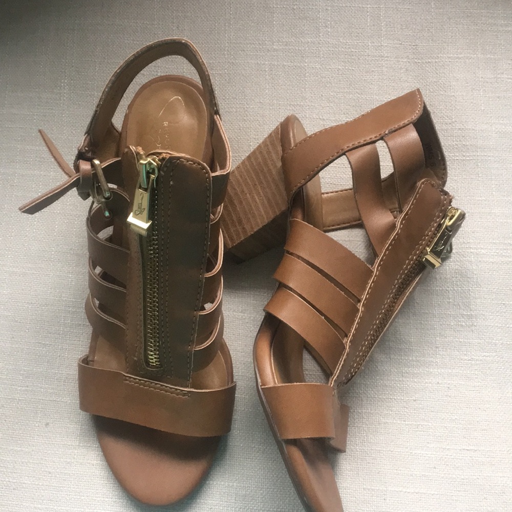Report sandals